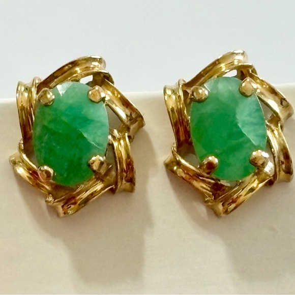 Solid 10k gold emerald stud earrings - Picture 1 of 11